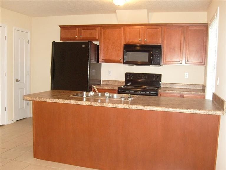 1st image of 2021 Willow Dr #7