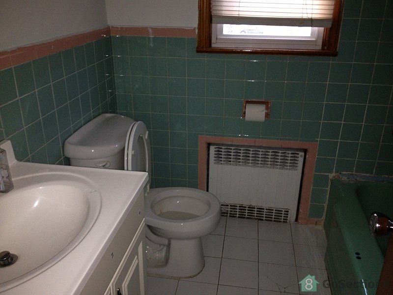 2nd image of 2149 Hudson St #2