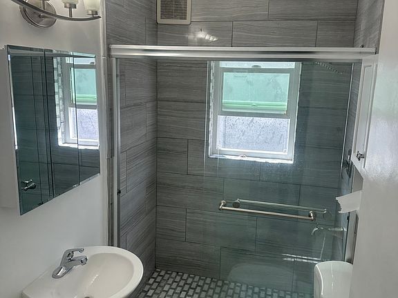 2nd image of 280 Esperanza Ave APT 1