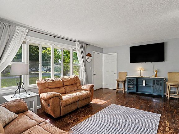 3rd image of 3335 Raffie St