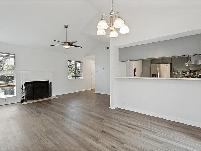 6810 Deatonhill Dr #204 — Photo 5