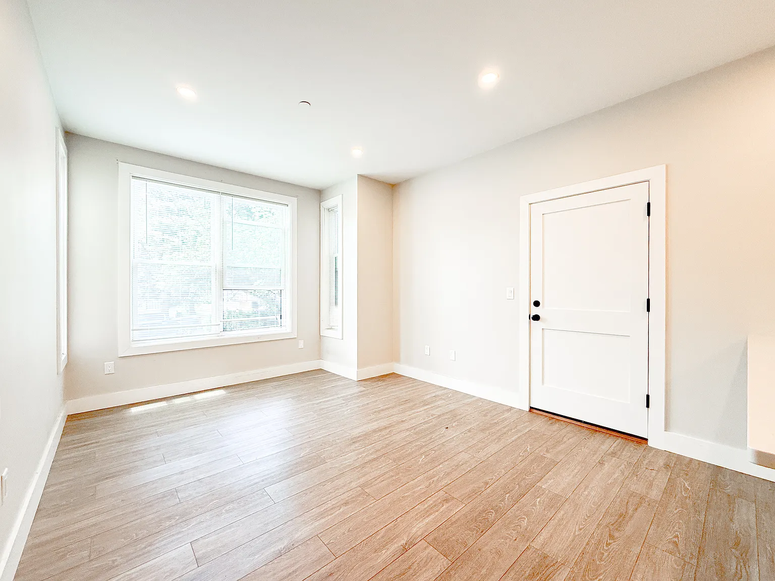 2 bed, 875 sqft, $3,000 — Photo 2