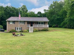 676 Upper Middletown Rd, Smock, PA 15480
