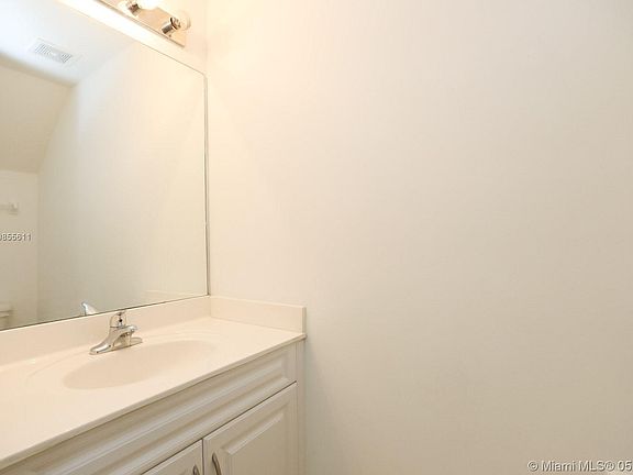 5th image of 4031 Oak Landing Dr