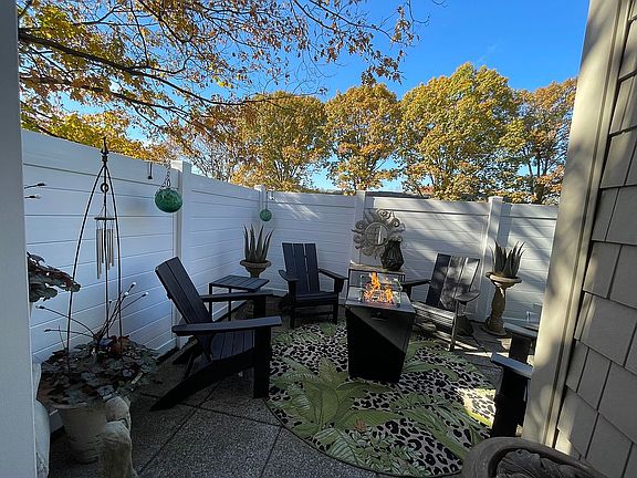 fenced in yard/patio