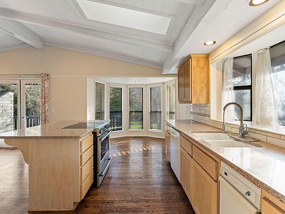 3rd image of 949 Wards Creek Rd