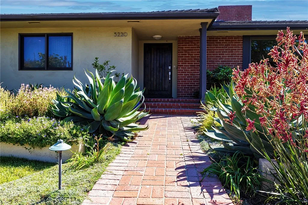 3 bed, 1938 sqft, $8,000 — Photo 4