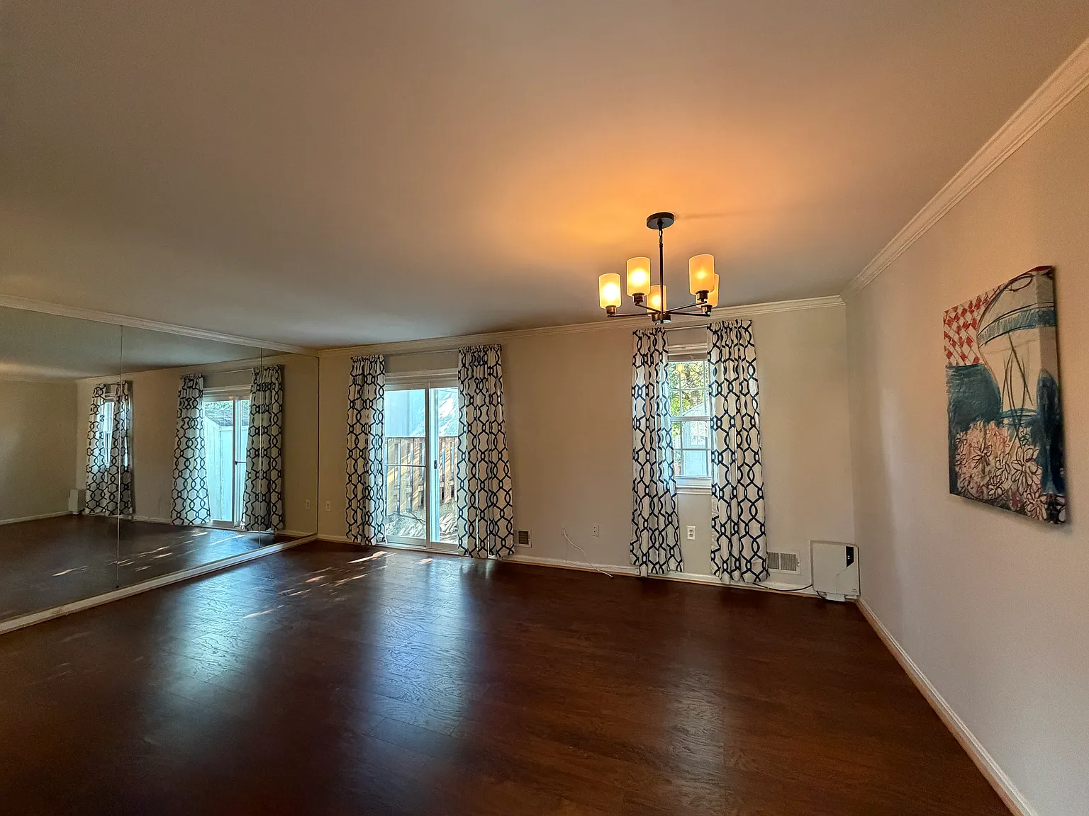 3 bed, 2.5 bath, 1670 sqft, $2,700 — Photo 2