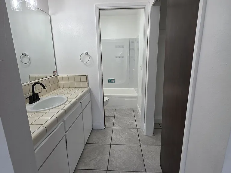 5920 Stockdale Hwy #B — Photo 19