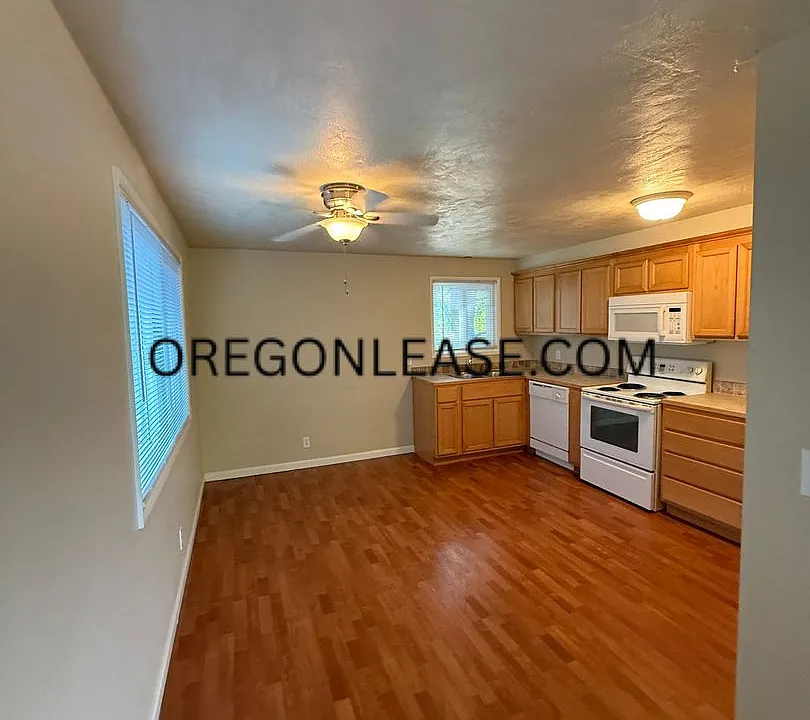 1425 W 8th Ave #5