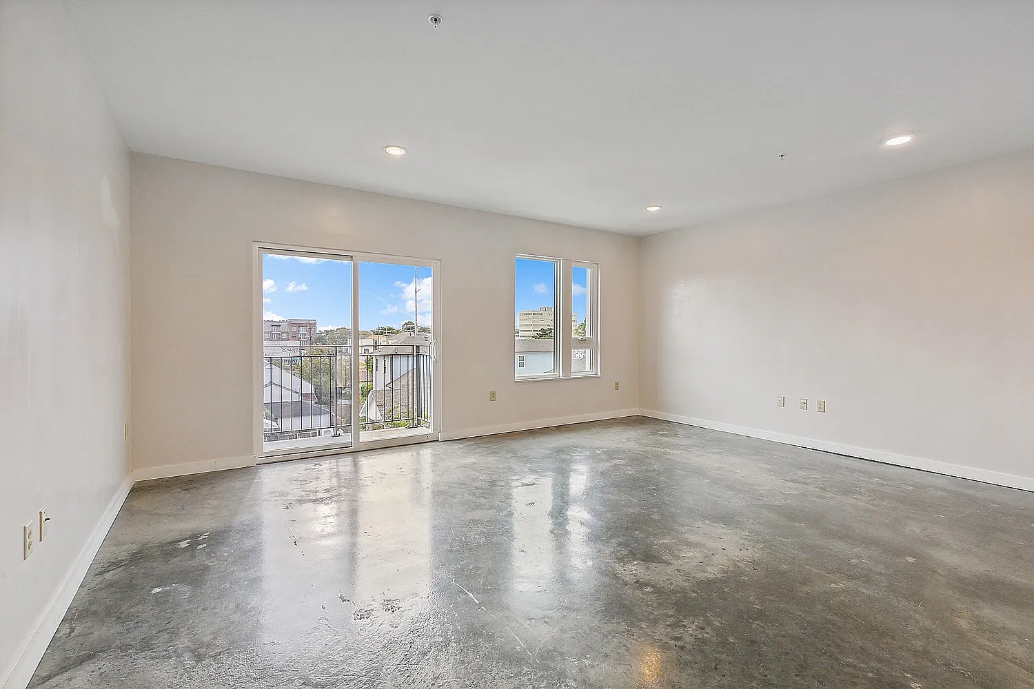 1 Bedroom - Banks St - Mid City — Photo 3
