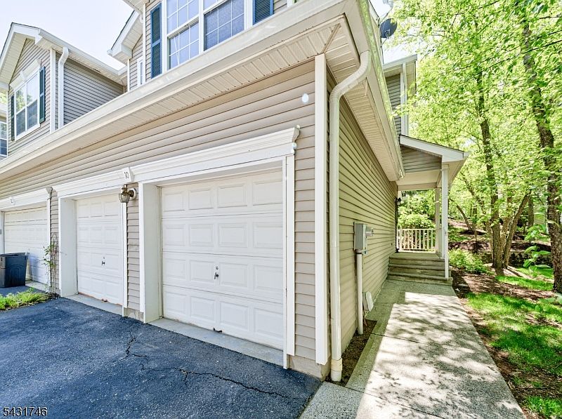 1st image of 10 Cypress Ct
