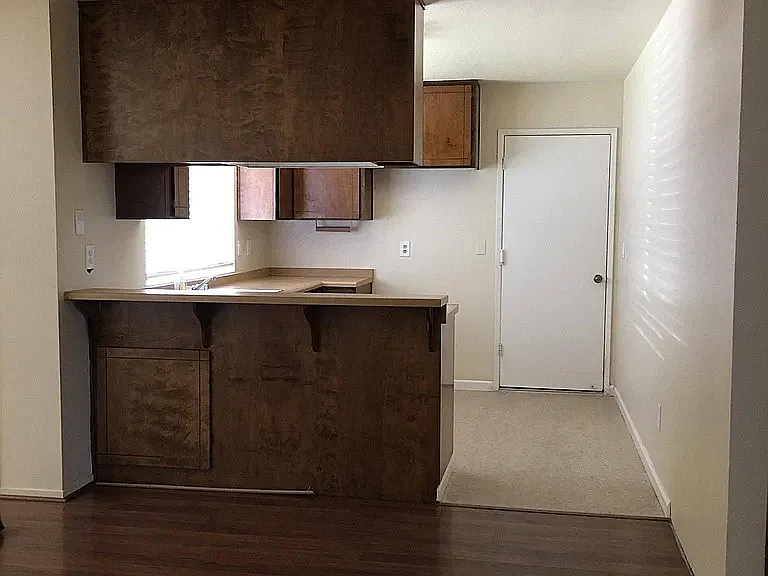 3 bed, 1100 sqft, $2,495 — Photo 3