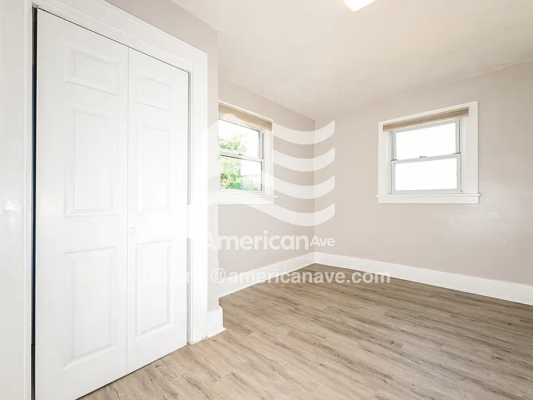 1394172_014_bedroom_13.jpg