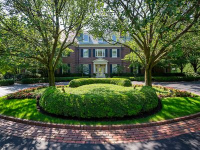 880 N Green Bay Rd, Lake Forest, IL, 60045