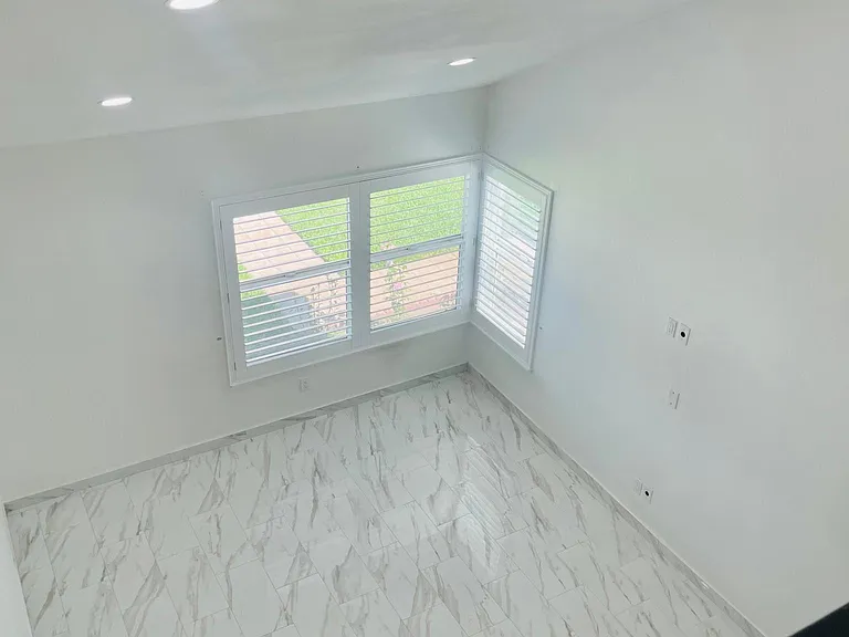 652 E Skylark Dr — Photo 7