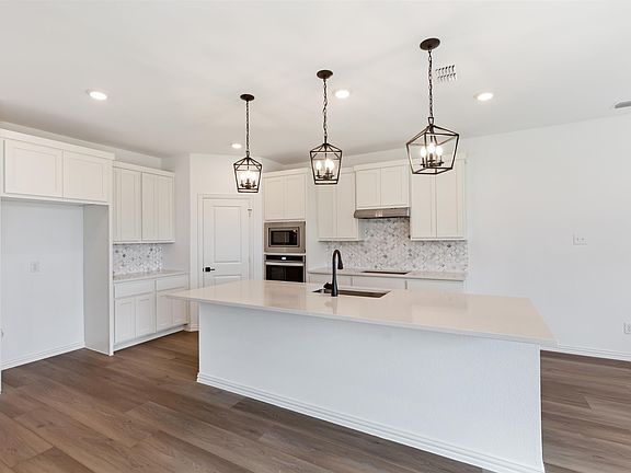 Devonshire - Henderson Interior Image 2