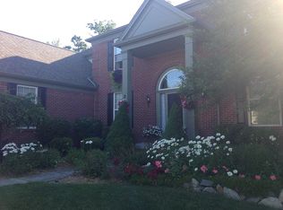9146 Parkside Dr, Grand Blanc, MI 48439