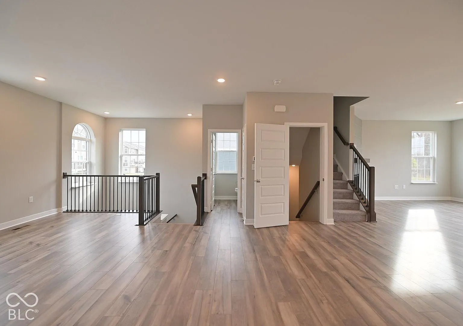 3 bed, 3.5 bath, 1945 sqft, $2,645 — Photo 4