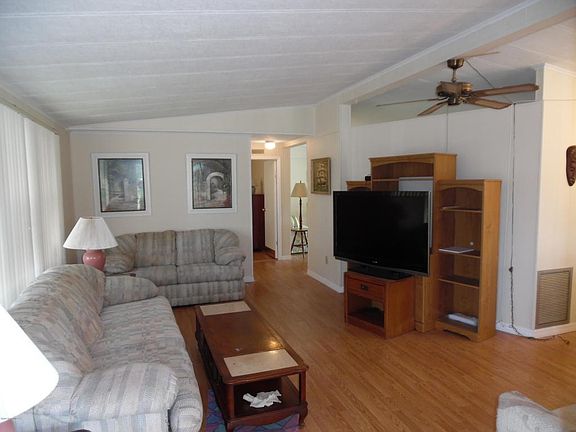 3rd image of 1016 Wren Cir