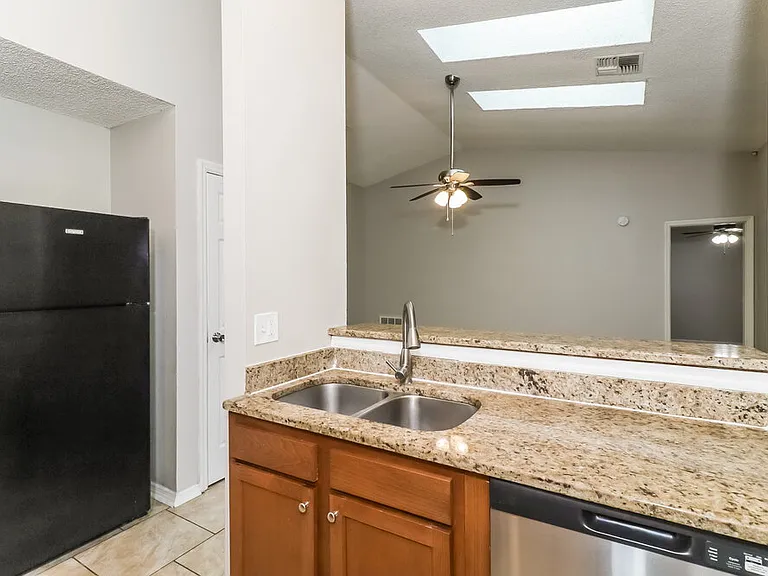 10935 Livingston Dr — Photo 8