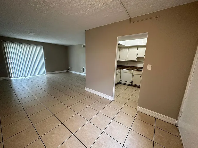 1830 Maravilla Ave #303 — Photo 5