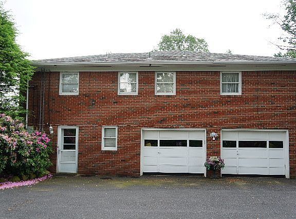 2nd image of 221 Mountain Ave