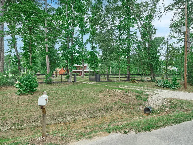 18233 Country Place Dr — Photo 30