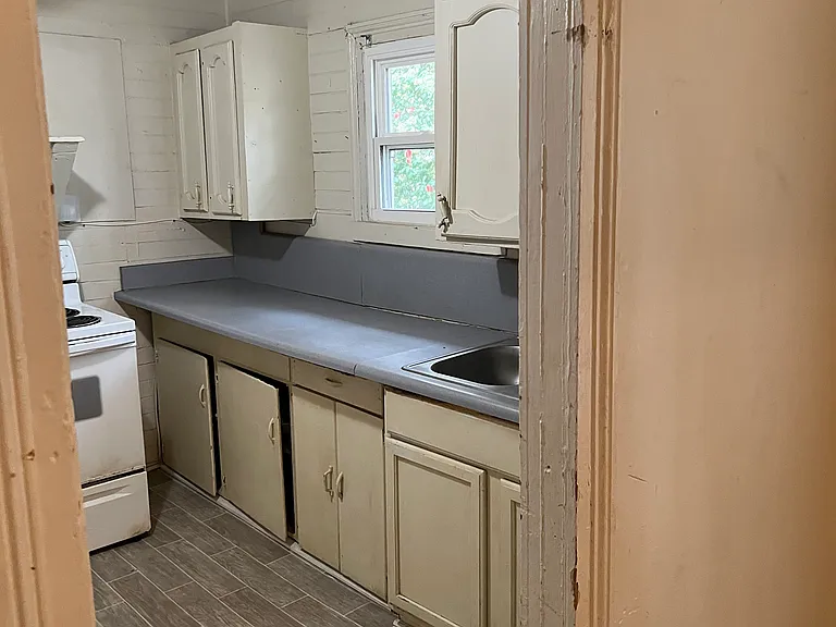 824 Barnwell Ave NE — Photo 9