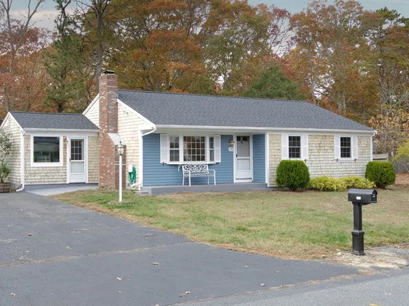 131 Castlewood Cir, Barnstable, MA 02630