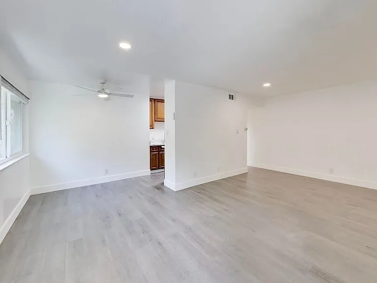 319 Poplar Ave #5 — Photo 4