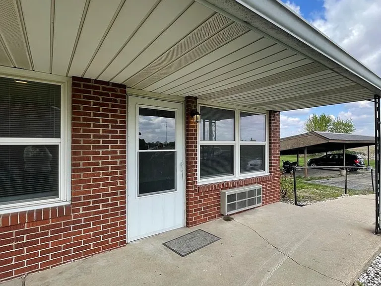 815 W. Columbia — Photo 10