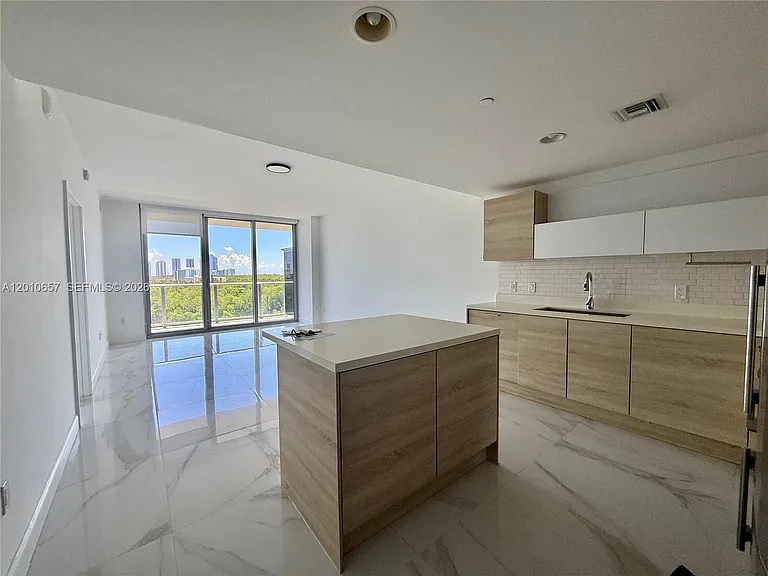 16385 Biscayne Blvd #717 — Photo 25