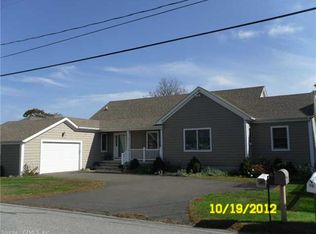 96 E Shore Dr, Niantic, CT 06357