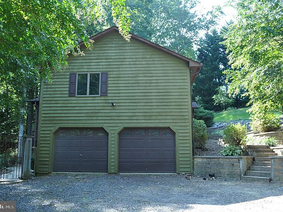 3rd image of 8372 Oak Crest Dr