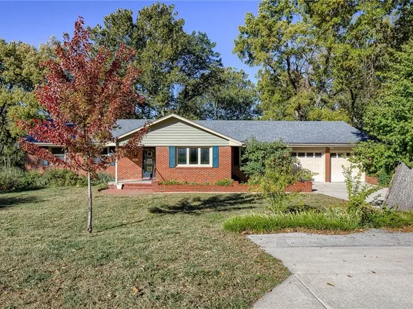 6138 Hemlock St, Overland Park, KS 66202