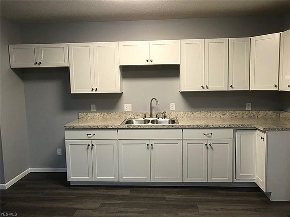 3rd image of 161 Weller Dr APT 2