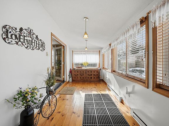 2nd image of 79 Larchmont St