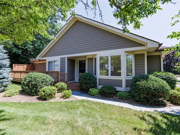 1200 Hillsboro Cove Cir, Webster, NY 14580