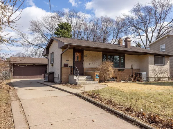 1096 Carrie St, West Saint Paul, MN 55118