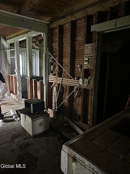 3rd image of 3964 Putnam Road