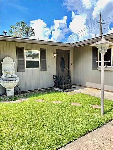 3 bed, 1.5 bath, 1580 sqft, $2,200 — Photo 2