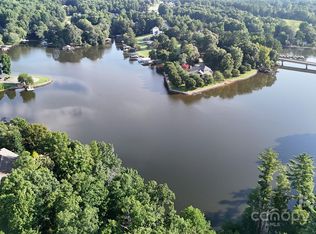 6260 Riviera Run Estates Dr, Hickory, NC 28601