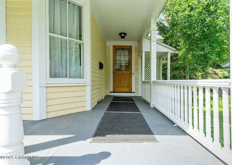 3rd image of 33 Pinewoods Avenue