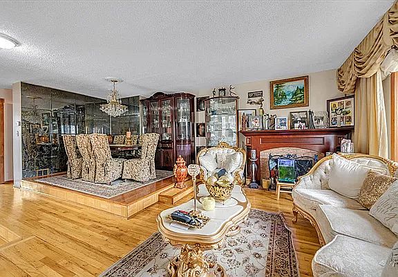 2nd image of 10553 Avenue L