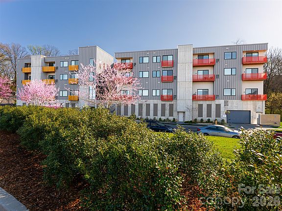 2nd image of 68 Craven St #304