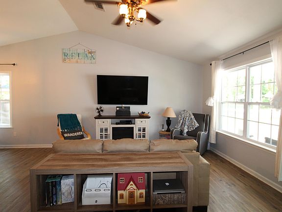 3rd image of 53 Summer Brooke Ln