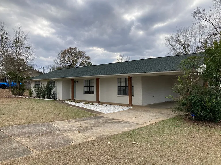 311 Dixie Dr — Photo 2