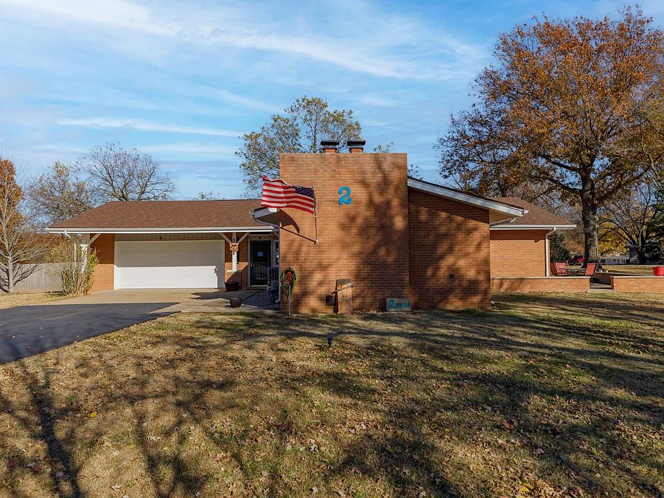 1st image of 2 Pin Oak Dr