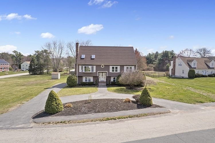 1st image of 19 Rolling Hills Dr